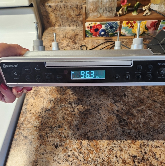 Sylvania Under Counter BLUETOOTH CD Player FM Radio (SKCR2713) **TESTED* - Picture 8 of 8